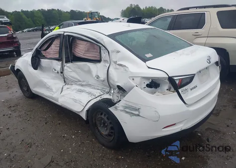 2020 Toyota Yaris L z USA, uszkodzony, nr VIN 3MYDLBYVXLY710930